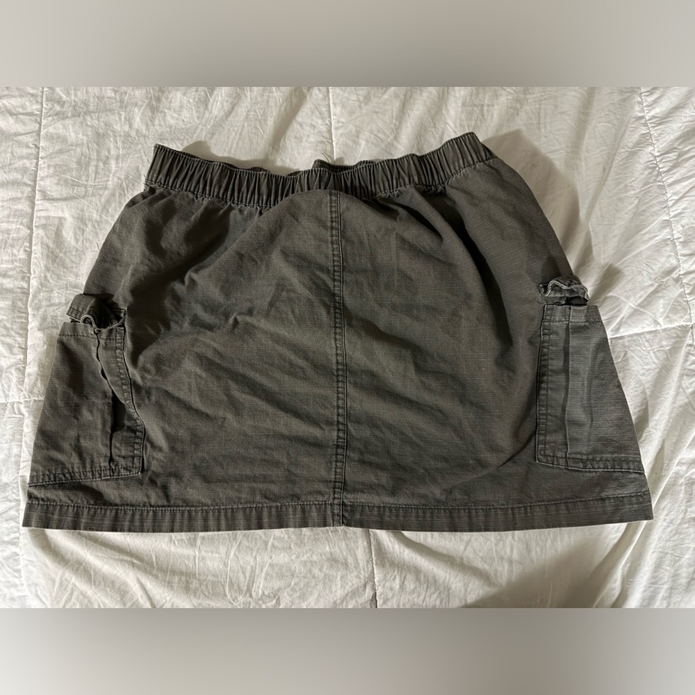 Harlow green cargo mini skirt - Picture 2 of 3
